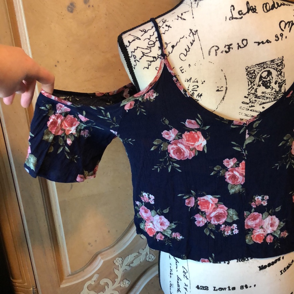 Cropped Tie Front Cold Shoulder Shirt - Picture 11 of 11